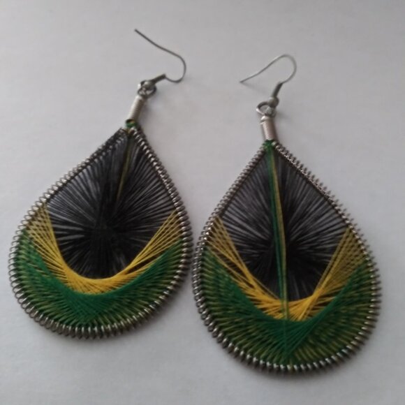 EARRINGS - Picture 1 of 1